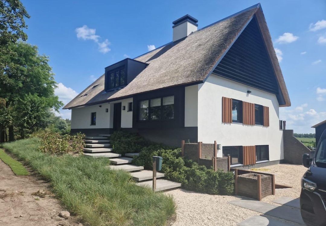 Buiten muren stucwerk van een moderne villa